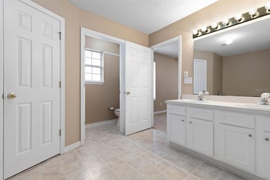 Virtually Staged. SPACIOUS 4BR + FLEX ROOM, FIREPLACE & FULLY - photo 28