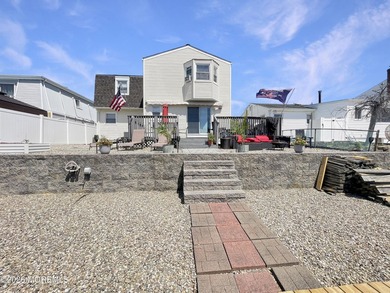 Bring your boat and enjoy waterfront living in Shelter Cove! - photo 34