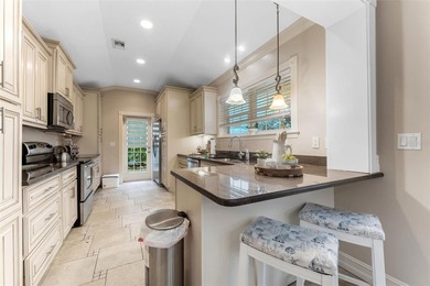 This exceptional turnkey 5-bedroom, 5-bath duplex on Anna Maria - photo 7