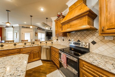 Seller Motivated !!! Each bedroom has it's own bathroom !! - photo 38