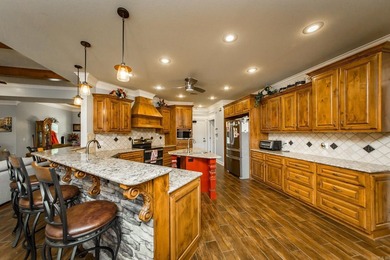 Seller Motivated !!! Each bedroom has it's own bathroom !! - photo 39