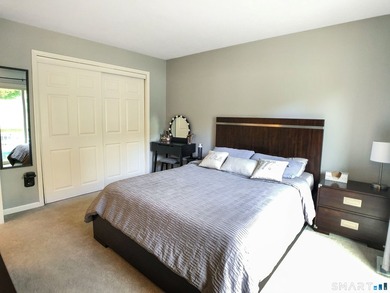 Exceptional end-unit one-bedroom condo offering privacy - photo 6