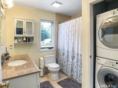 Exceptional end-unit one-bedroom condo offering privacy - photo 7
