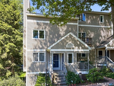 Exceptional end-unit one-bedroom condo offering privacy - photo 8