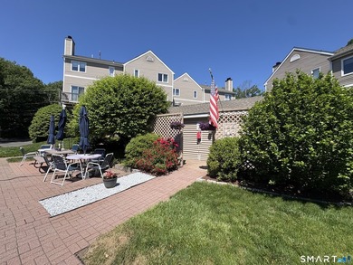 Exceptional end-unit one-bedroom condo offering privacy - photo 10