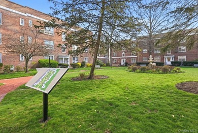 Welcome to Alden Gardens, one of Great Neck Plaza's most - photo 1