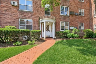 Welcome to Alden Gardens, one of Great Neck Plaza's most - photo 2