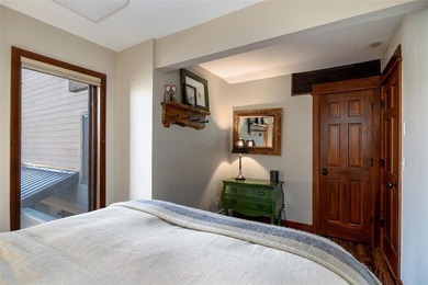 Overlooking the Rollingstone Ranch Golf Course, this Clubhouse - photo 24