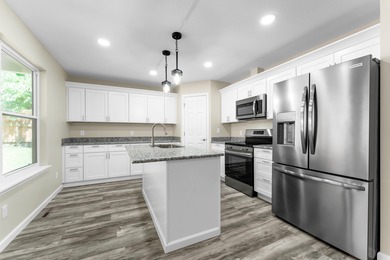 Lake Taneycomo Home For Sale in Forsyth Missouri