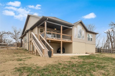 Experience luxury living in this 2022-built home, featuring 3 - photo 30