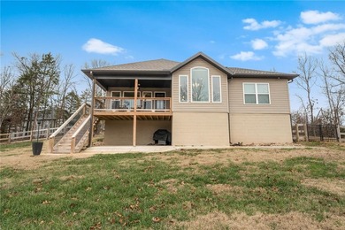 Experience luxury living in this 2022-built home, featuring 3 - photo 31