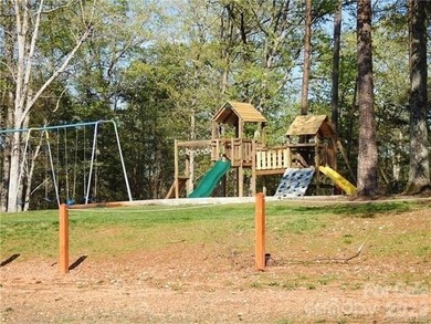 Escape to the lake in this stunning, newly constructed 3-bedroom - photo 18
