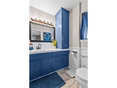 What a darling home in a very desired neighborhood! 3/2/2 with 2 - photo 21