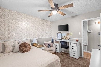 What a darling home in a very desired neighborhood! 3/2/2 with 2 - photo 25