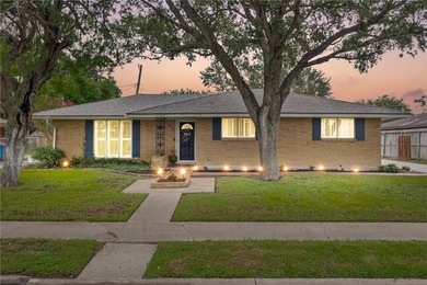 What a darling home in a very desired neighborhood! 3/2/2 with 2 - photo 30