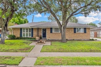 What a darling home in a very desired neighborhood! 3/2/2 with 2 - photo 31