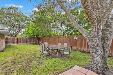 What a darling home in a very desired neighborhood! 3/2/2 with 2 - photo 33