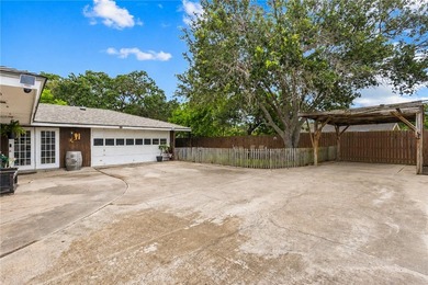 What a darling home in a very desired neighborhood! 3/2/2 with 2 - photo 34