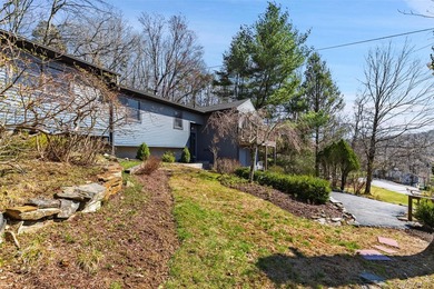 Welcome to your perfect summer escape located on a very private - photo 10
