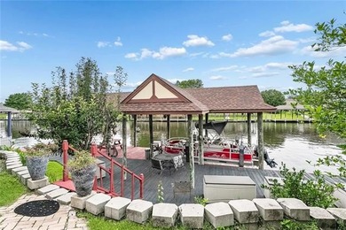 Welcome to this stunning English Tudor-style waterfront home in - photo 20