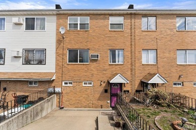 Welcome to 129-15 Sidway Place! A well-maintained attached brick - photo 3