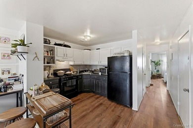 Welcome to 129-15 Sidway Place! A well-maintained attached brick - photo 9