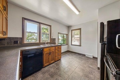 Charming 2 bedroom rambler on Budd Lake! Boat lake access to - photo 12