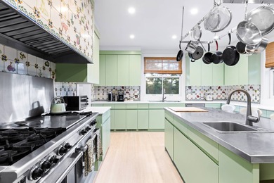 Positioned on one of the most coveted oceanfront lanes in - photo 14