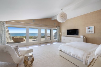 Positioned on one of the most coveted oceanfront lanes in - photo 17