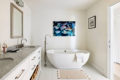 Positioned on one of the most coveted oceanfront lanes in - photo 24