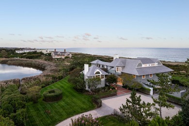 Positioned on one of the most coveted oceanfront lanes in - photo 38