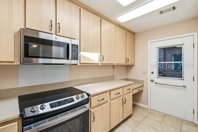 Desirable one-level condo on Lady's Island offering captivating - photo 24