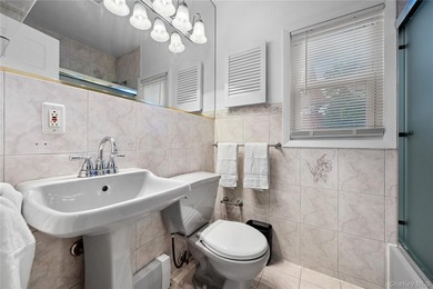Welcome to 3 Lido Pkwy - a charming and well-maintained home - photo 11