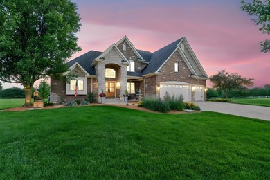 Welcome to luxury living in the highly sought after Whitetail - photo 2