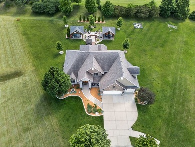 Welcome to luxury living in the highly sought after Whitetail - photo 5