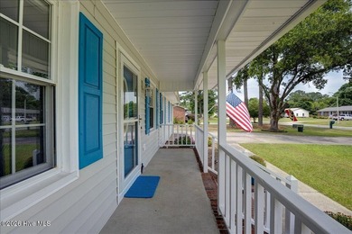 Welcome home to 3705 Elveden Road in New Bern! This beautifully - photo 2