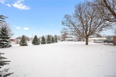 Welcome to this well-maintained 1,540 SQFT ranch offering 3 - photo 33