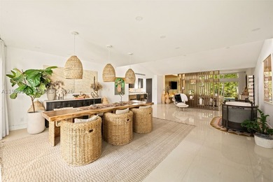 Renovated Mid-Century residence in the heart of Mid Beach - photo 4