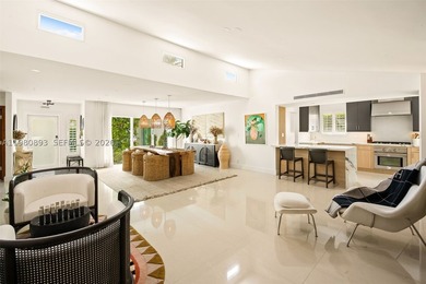 Renovated Mid-Century residence in the heart of Mid Beach - photo 6