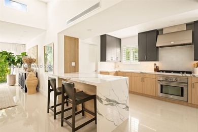Renovated Mid-Century residence in the heart of Mid Beach - photo 7