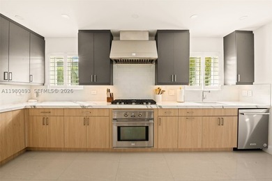 Renovated Mid-Century residence in the heart of Mid Beach - photo 8