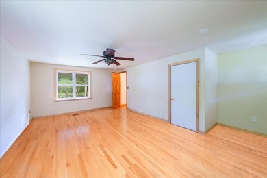 Welcome to the shore. This magical waterfront space is waiting - photo 13