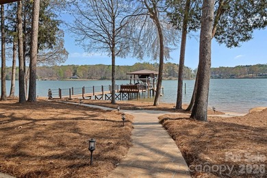 Waterfront living at its BEST! Panoramic water views from most - photo 40