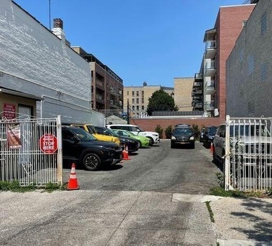 Great area, paved 40x100 lot zones R6. This is being sold with - photo 4