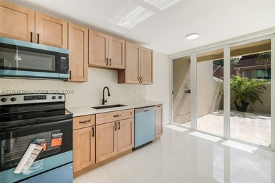 Fully renovated 3 bed/3 bath townhouse with a rare first-floor - photo 11