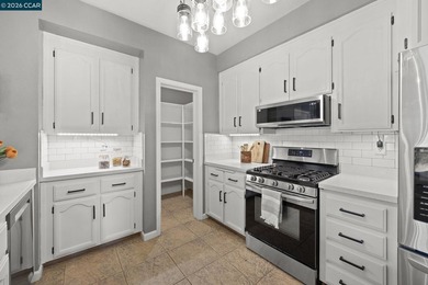 This Black Diamond duet is move-in ready and offers the perfect - photo 19