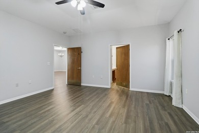 Welcome to this beautifully updated handicap-accessible - photo 19