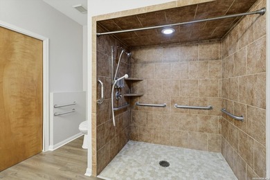 Welcome to this beautifully updated handicap-accessible - photo 25