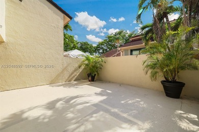 Fully renovated 3 bed/3 bath townhouse with a rare first-floor - photo 28