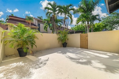Fully renovated 3 bed/3 bath townhouse with a rare first-floor - photo 29